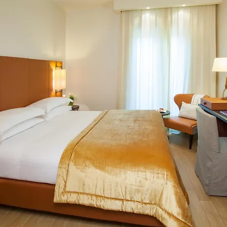 Отель Starhotels Michelangelo Флоренция