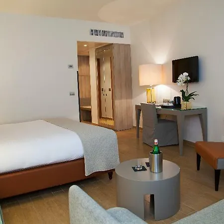 Starhotels Michelangelo Отель 4*